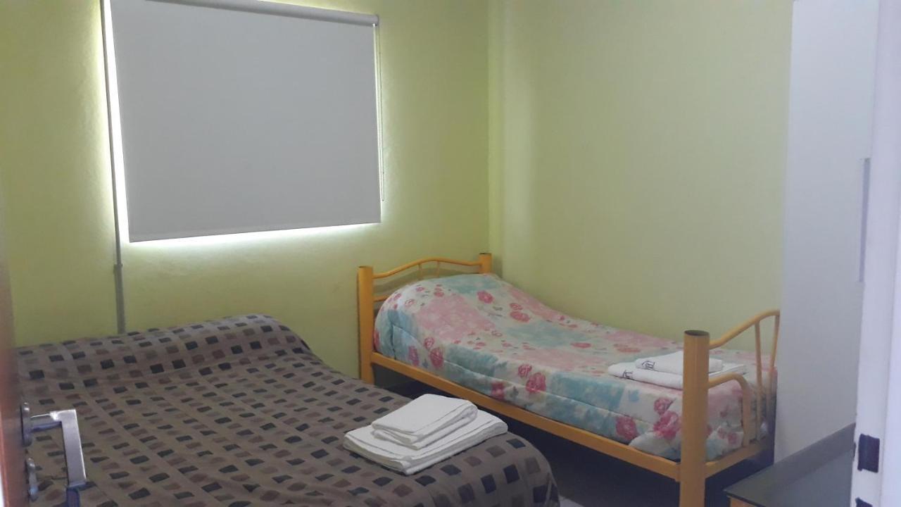 Hostel Puerta De Hierro Villa Alsina Bagian luar foto