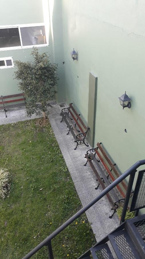 Hostel Puerta De Hierro Villa Alsina Bagian luar foto