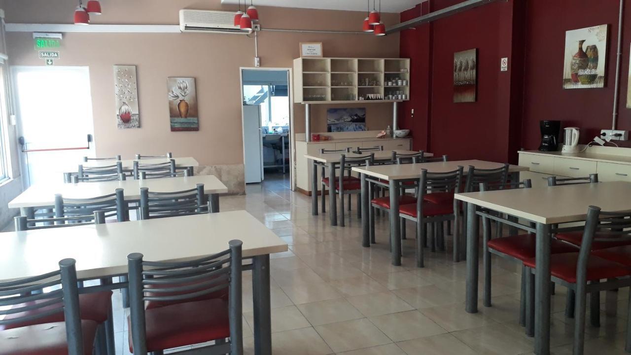 Hostel Puerta De Hierro Villa Alsina Bagian luar foto