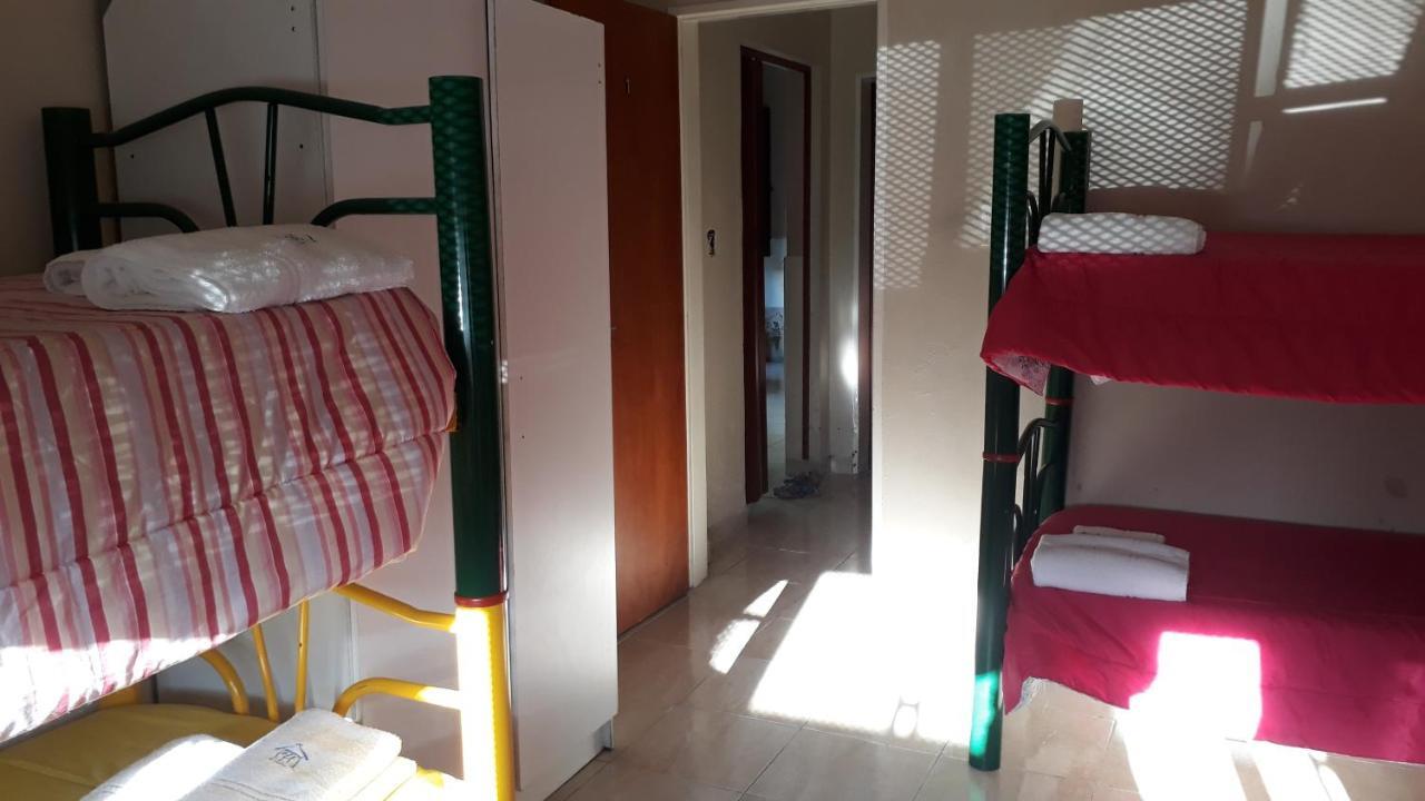 Hostel Puerta De Hierro Villa Alsina Bagian luar foto