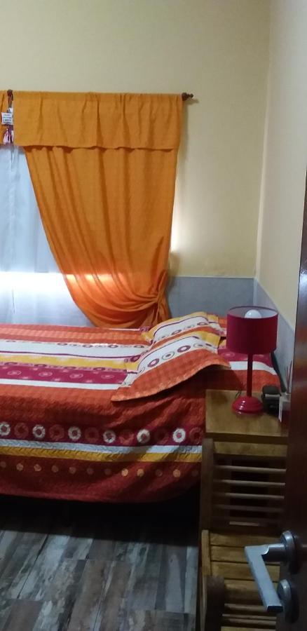 Hostel Puerta De Hierro Villa Alsina Bagian luar foto